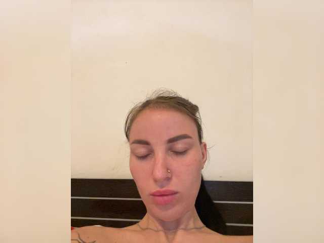 Manynya2 live cam on BongaCams