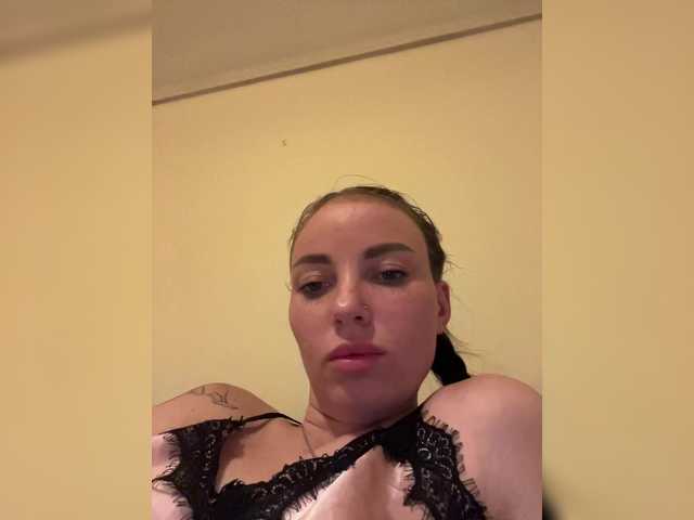 Manynya2 live cam on BongaCams