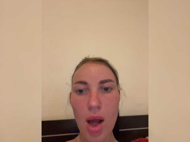 Manynya2 live cam on BongaCams