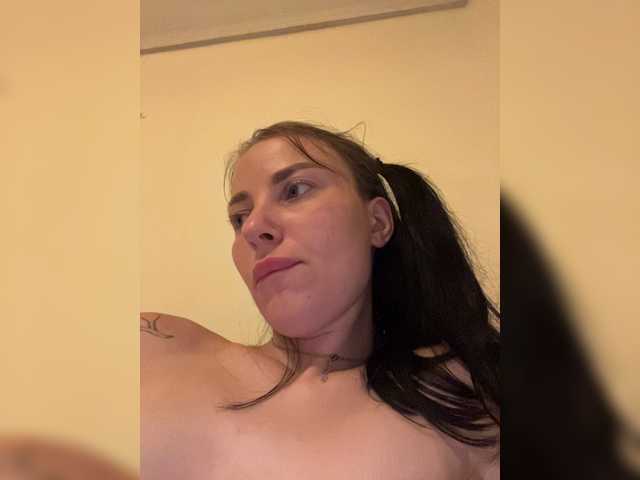 Manynya2 live cam on BongaCams