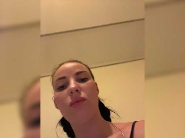 Manynya2 live cam on BongaCams