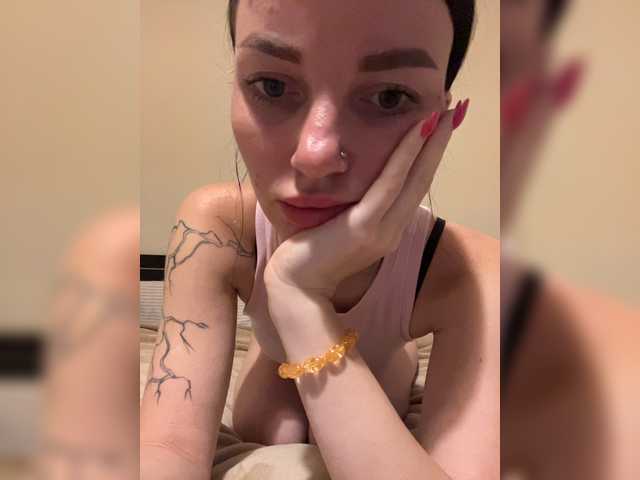 Manynya2 live cam on BongaCams