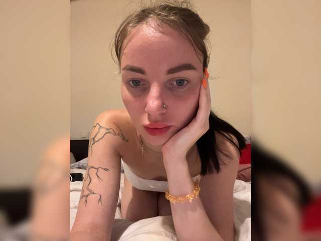 Manynya2 live cam on BongaCams