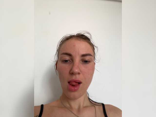 Manynya2 live cam on BongaCams