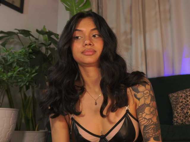 SeleneVaughan live cam on BongaCams