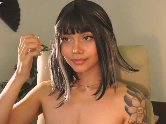 SeleneVaughan live cam on BongaCams