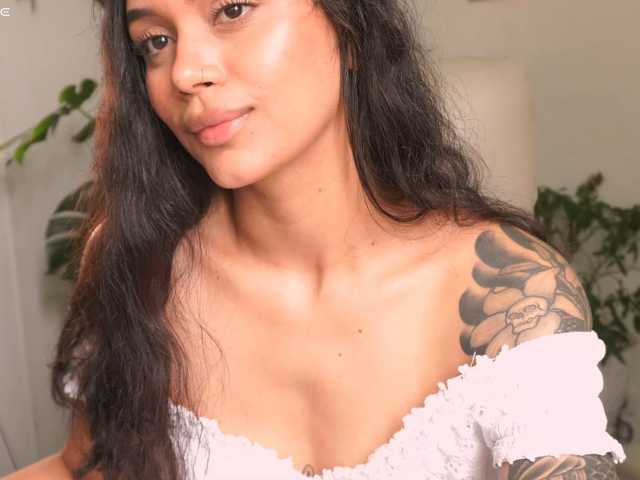 SeleneVaughan live cam on BongaCams