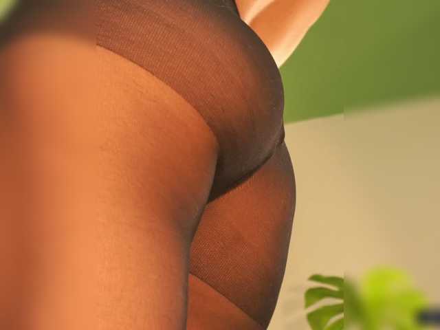SeleneVaughan live cam on BongaCams