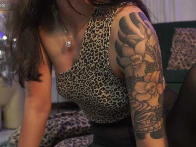 SeleneVaughan live cam on BongaCams