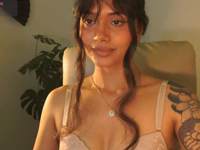 SeleneVaughan live cam on BongaCams