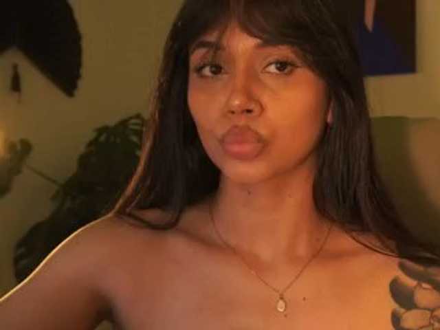 SeleneVaughan live cam on BongaCams
