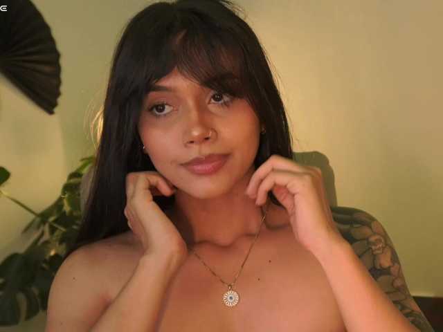 SeleneVaughan live cam on BongaCams