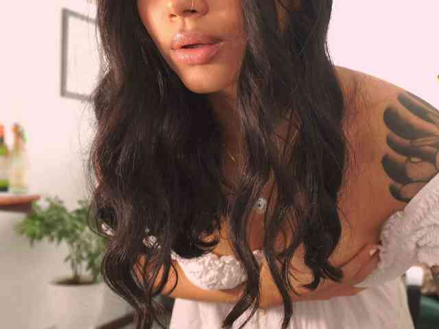 Model: SeleneVaughan