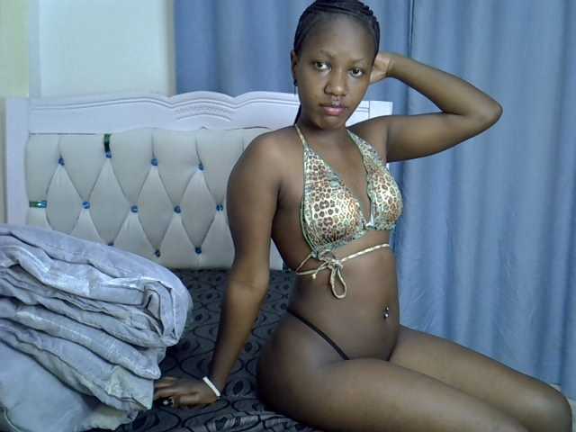 Prettyluxe live cam on BongaCams