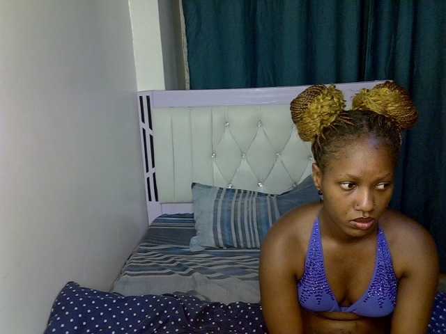 Prettyluxe live cam on BongaCams