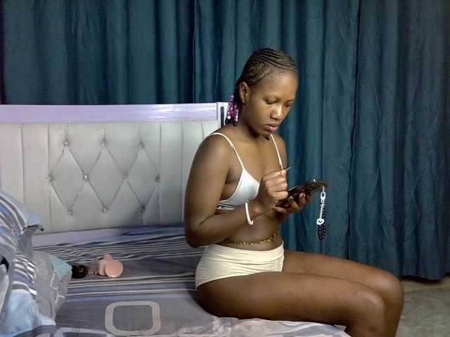 Prettyluxe live cam on BongaCams