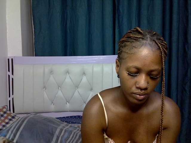 Prettyluxe live cam on BongaCams