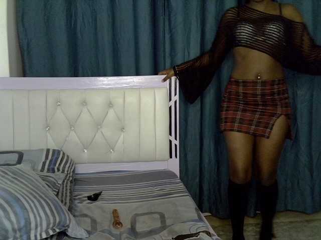 Prettyluxe live cam on BongaCams