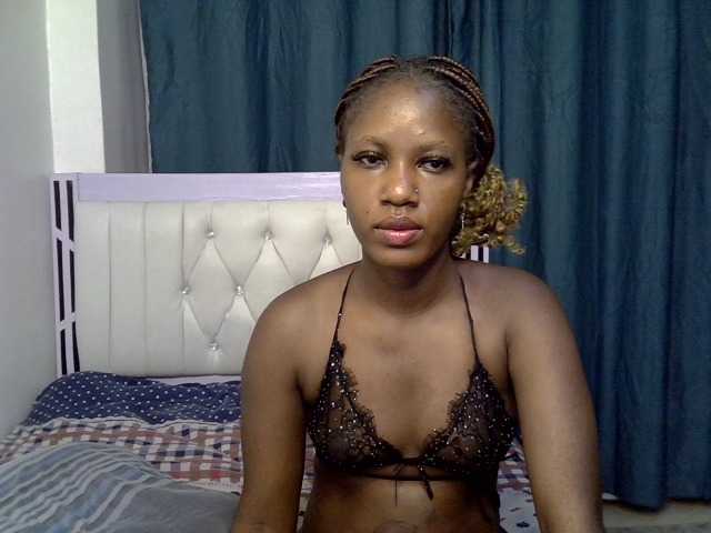 Prettyluxe live cam on BongaCams