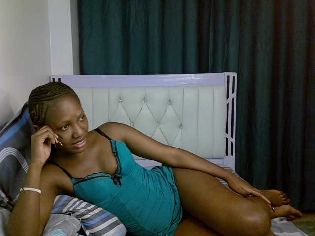 Prettyluxe live cam on BongaCams