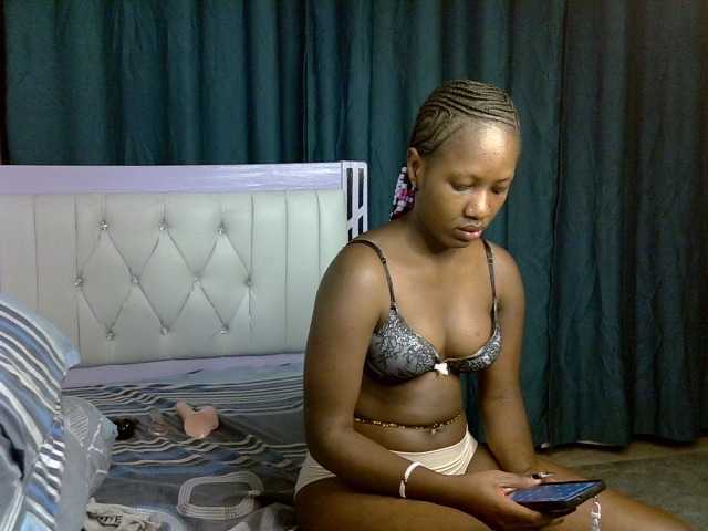 Prettyluxe live cam on BongaCams