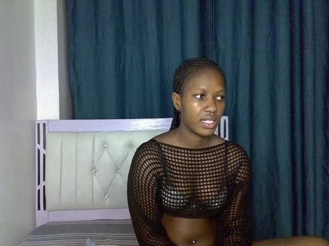 Prettyluxe live cam on BongaCams
