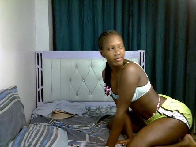Prettyluxe live cam on BongaCams