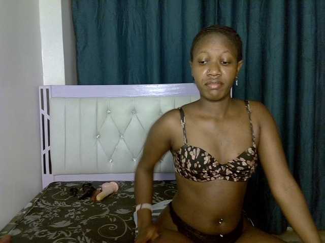 Prettyluxe live cam on BongaCams