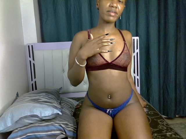 Prettyluxe live cam on BongaCams