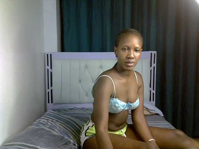 Prettyluxe live cam on BongaCams