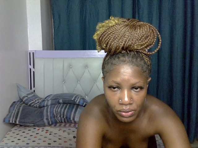 Prettyluxe live cam on BongaCams