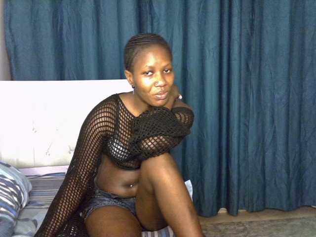 Prettyluxe live cam on BongaCams
