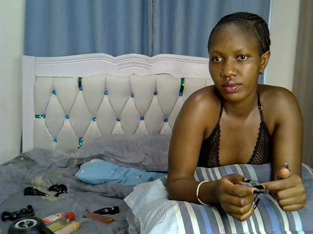 Prettyluxe live cam on BongaCams
