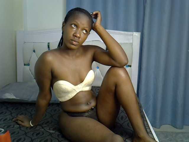 Prettyluxe live cam on BongaCams