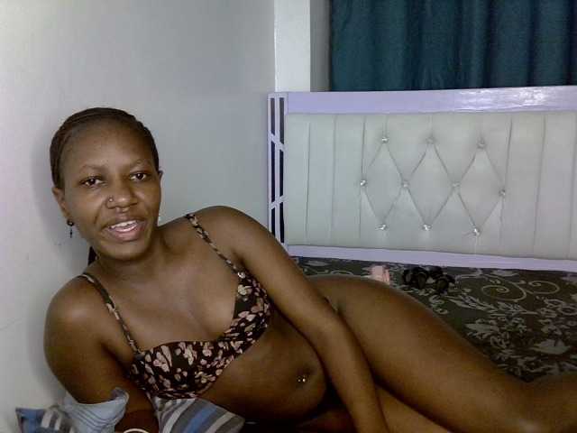 Prettyluxe live cam on BongaCams