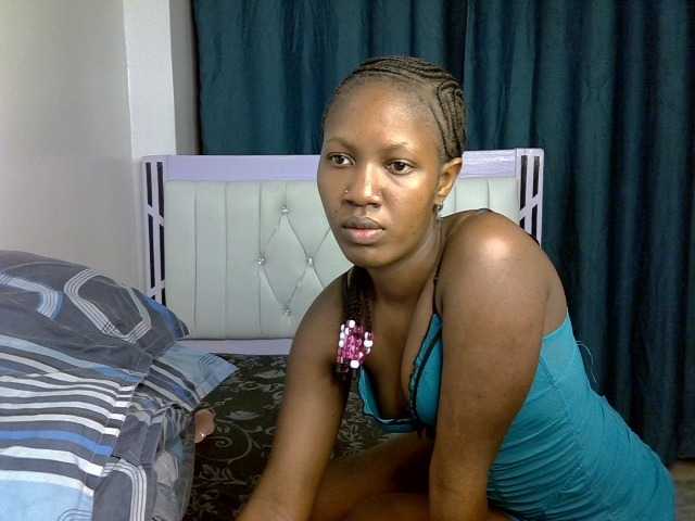 Prettyluxe live cam on BongaCams