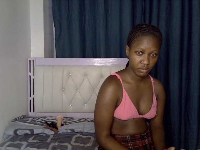 Prettyluxe live cam on BongaCams