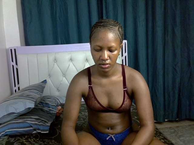 Prettyluxe live cam on BongaCams