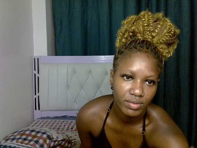 Prettyluxe live cam on BongaCams