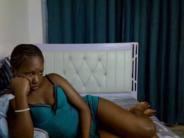 Prettyluxe live cam on BongaCams