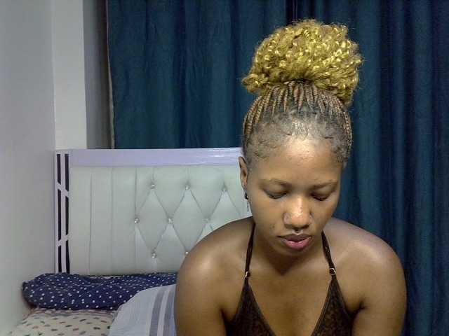 Prettyluxe live cam on BongaCams