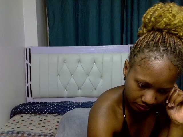 Prettyluxe live cam on BongaCams