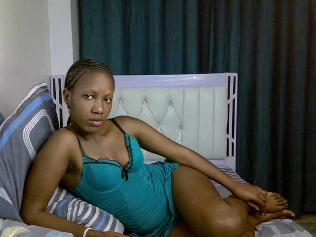 Prettyluxe live cam on BongaCams