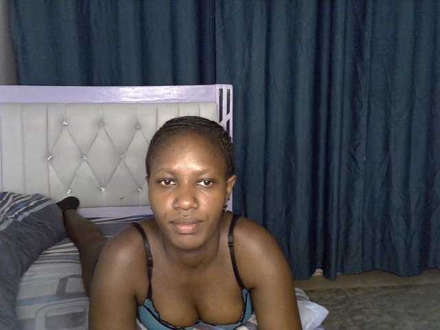 Prettyluxe live cam on BongaCams