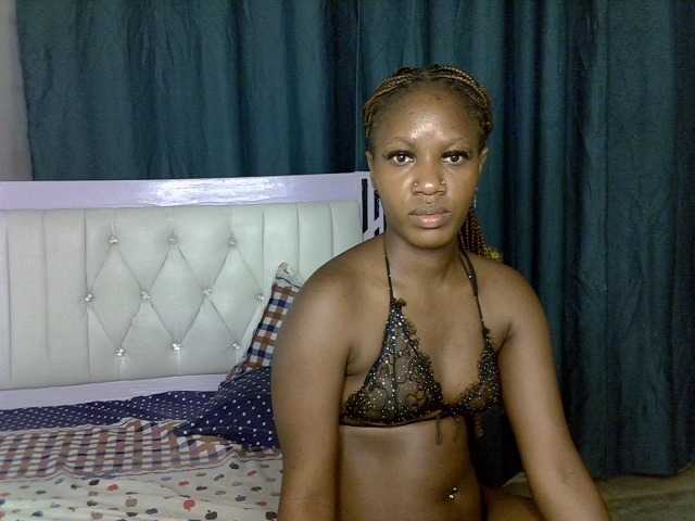 Prettyluxe live cam on BongaCams