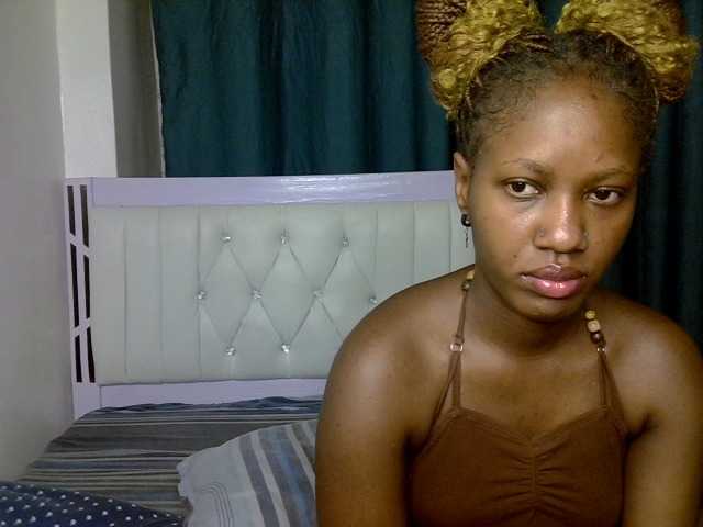 Prettyluxe live cam on BongaCams