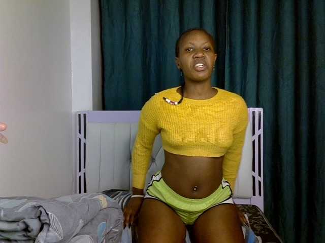 Prettyluxe live cam on BongaCams