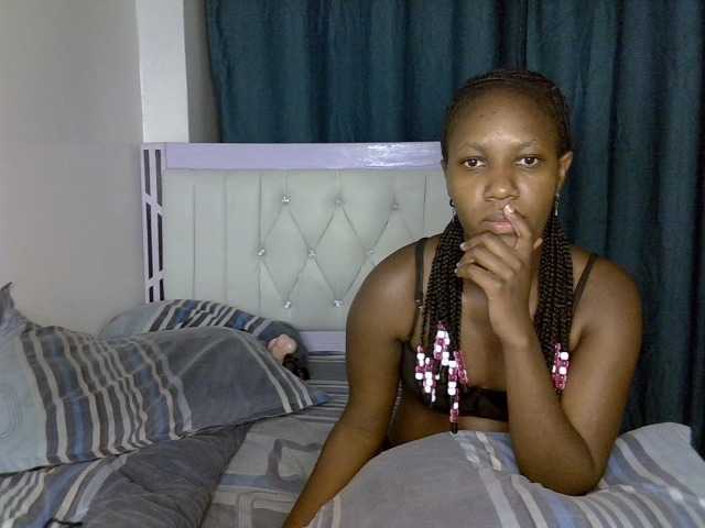 Prettyluxe live cam on BongaCams