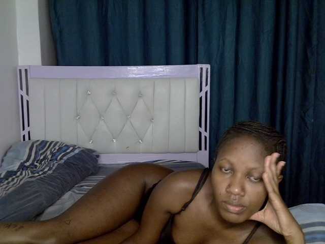 Prettyluxe live cam on BongaCams