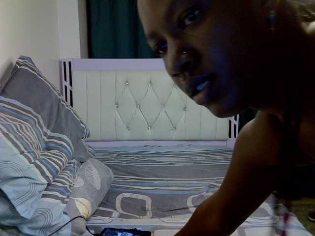 Prettyluxe live cam on BongaCams